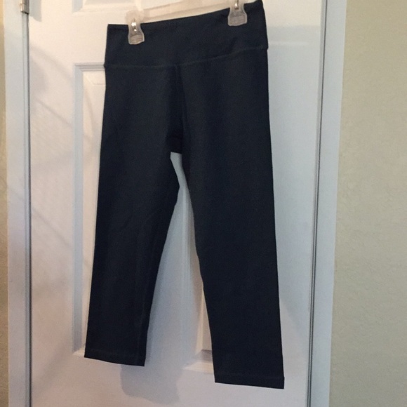 Lululemon active capris leggings size similar s - Picture 2 of 7